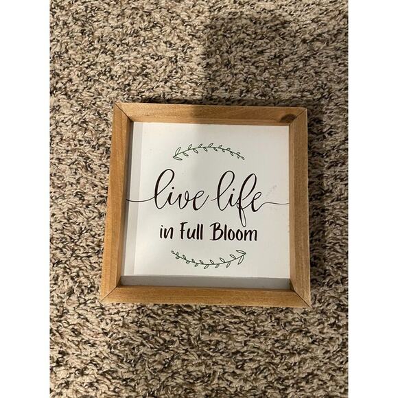 Live Life in Full Bloom Word Sign - Picture 1 of 3